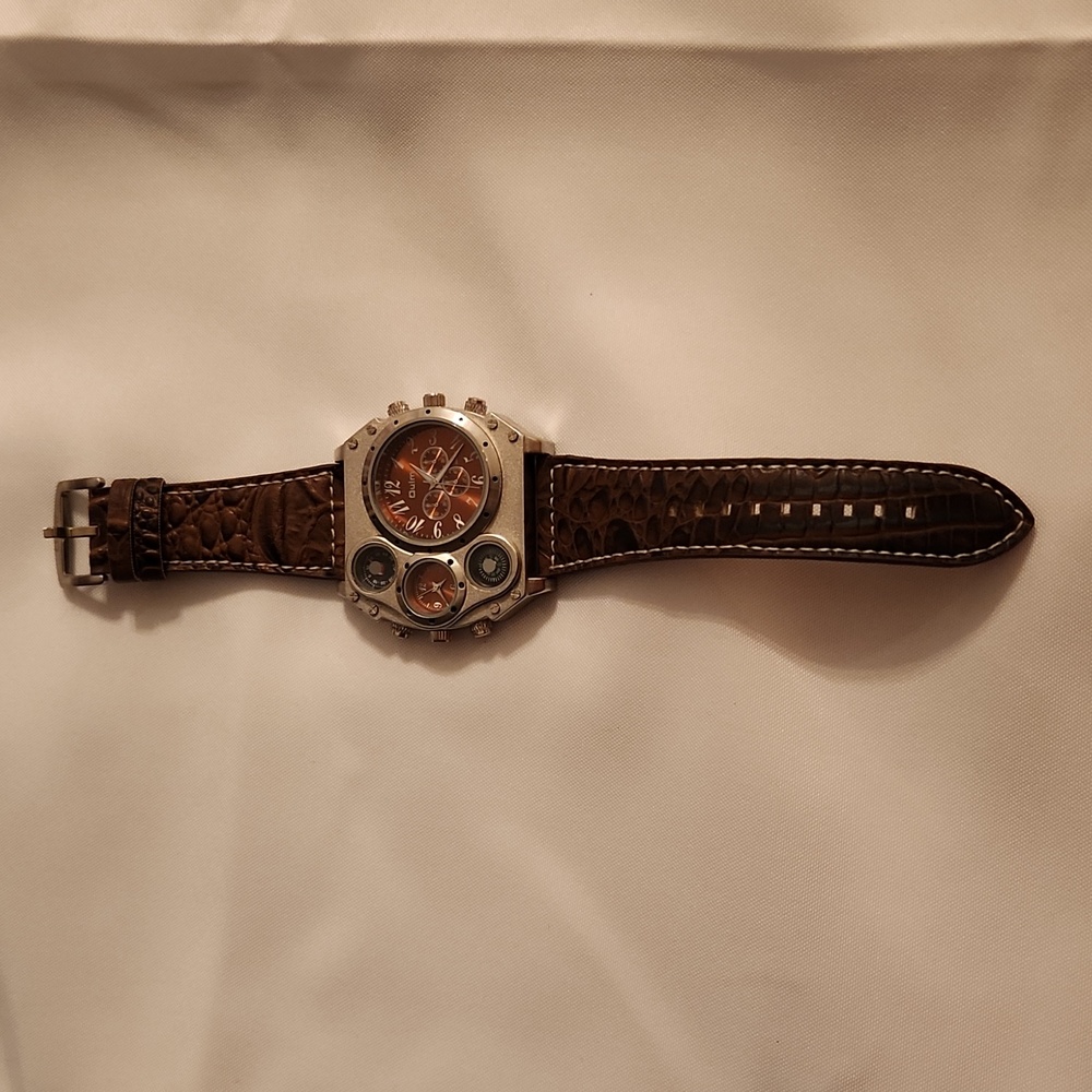 Men's Watch - Picture 2 of 5